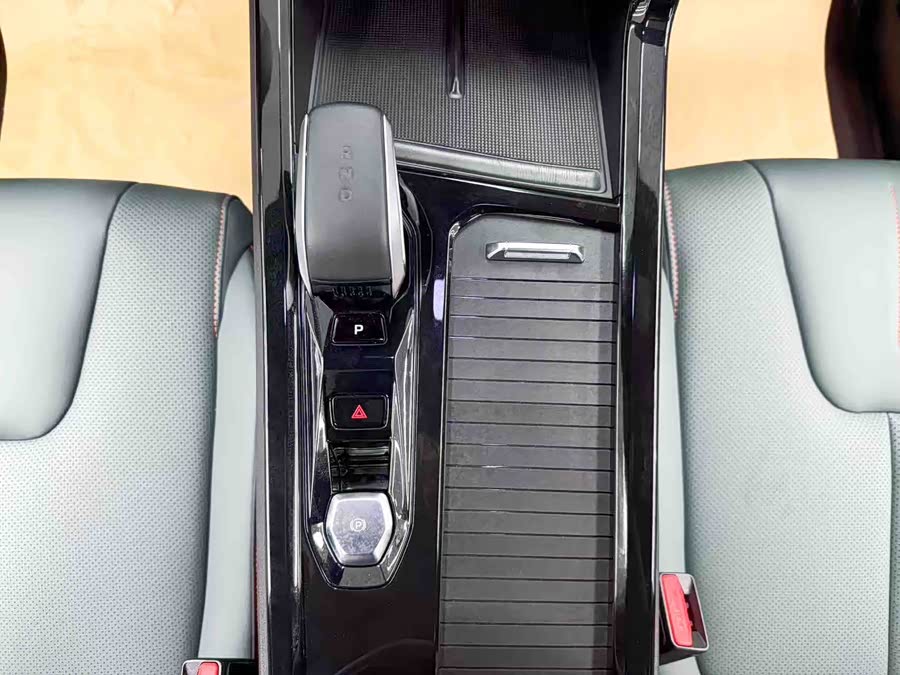 GEELY Boyue 2025 car image #18