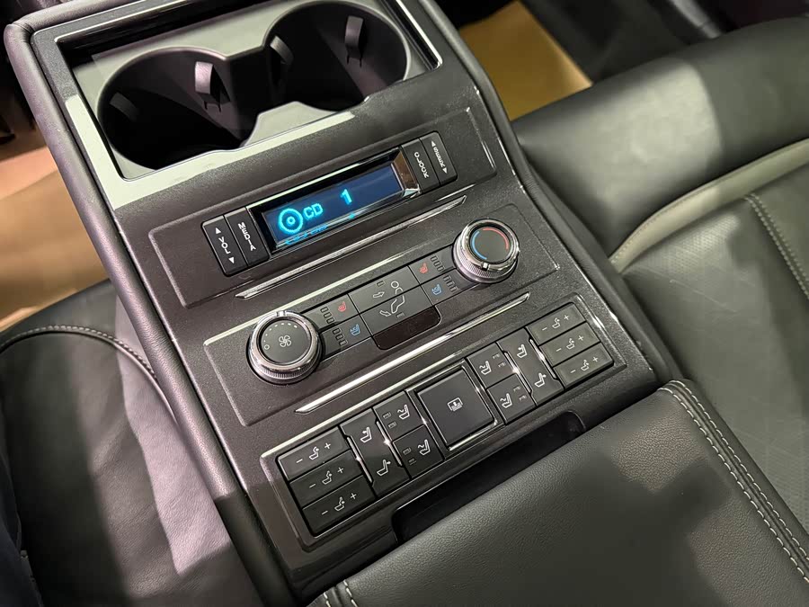 Ford Taurus 2017 car image #18