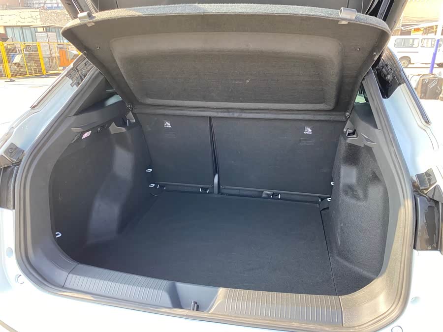 Volkswagen ID.4 X 2022 car image #18