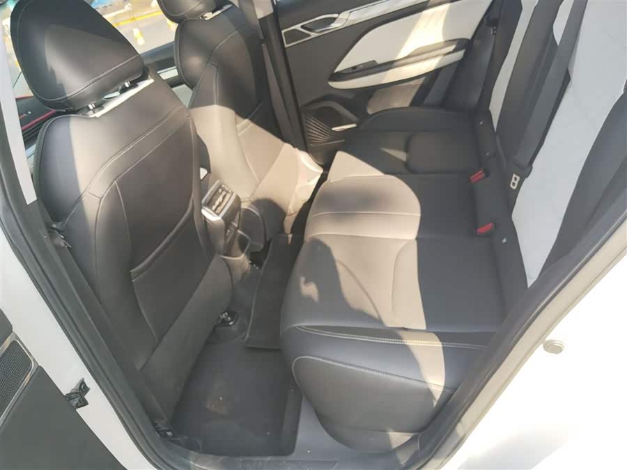 GEELY Emgrand L 2022 immagine di auto #18