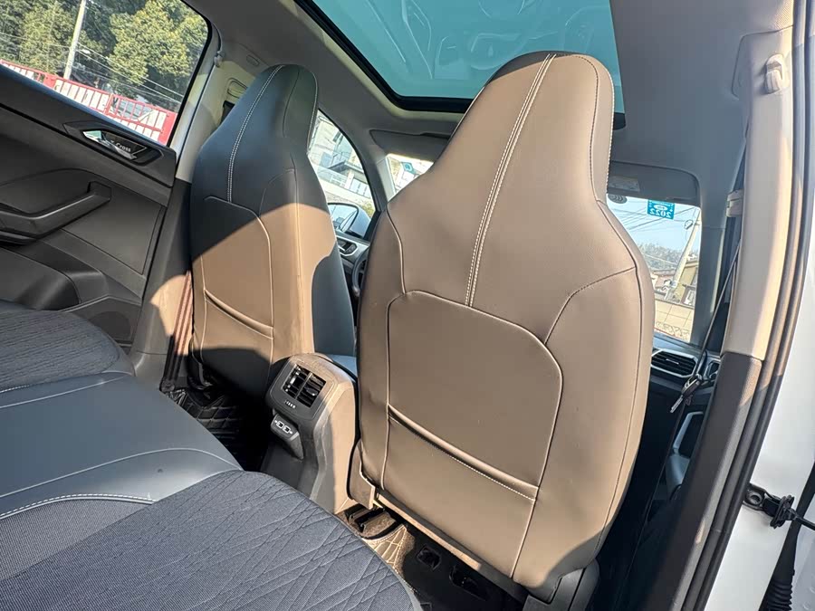 Volkswagen T-Cross 2019 #18 Volkswagen T-Cross 2019 car image #18