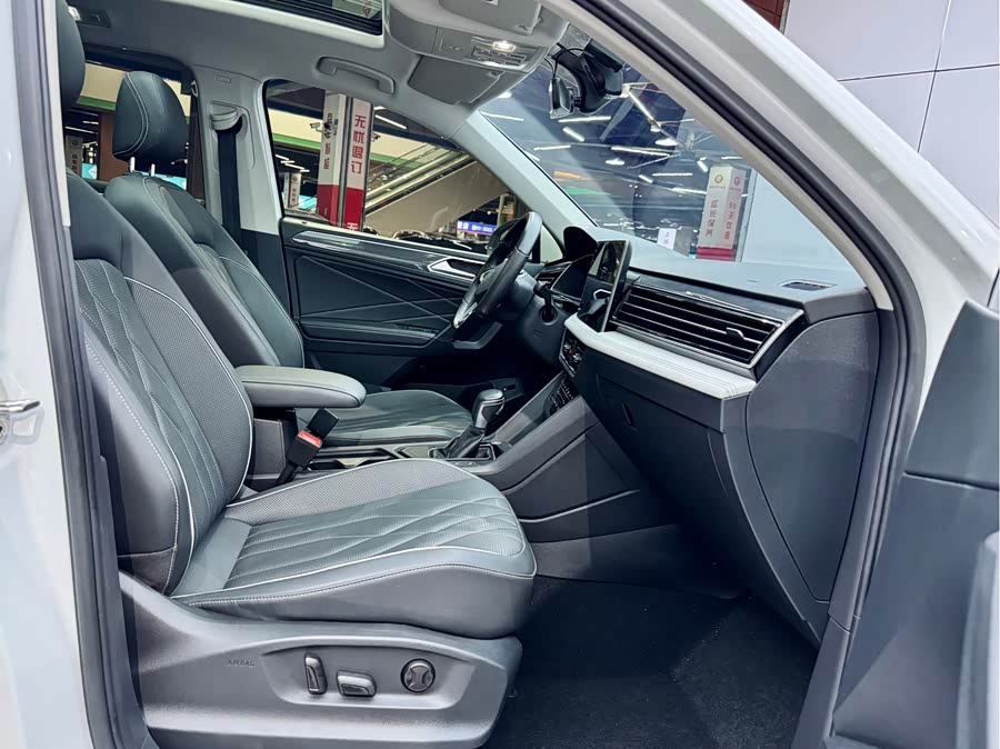 Volkswagen Tiguan L 2023 car image #18