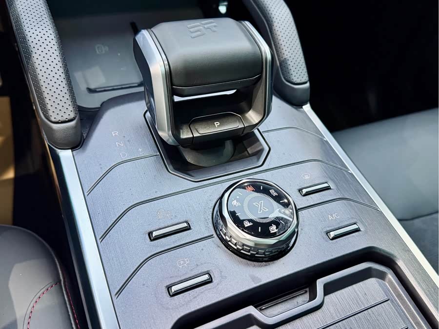 Jetour Traveller 2023 car image #18