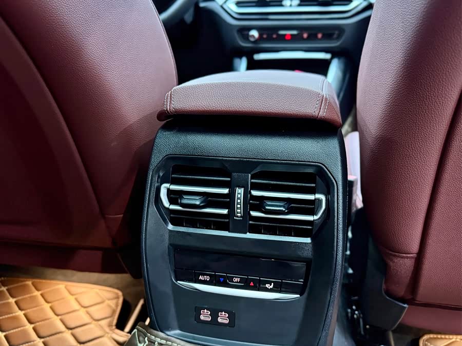 BMW i3 2023 car image #18