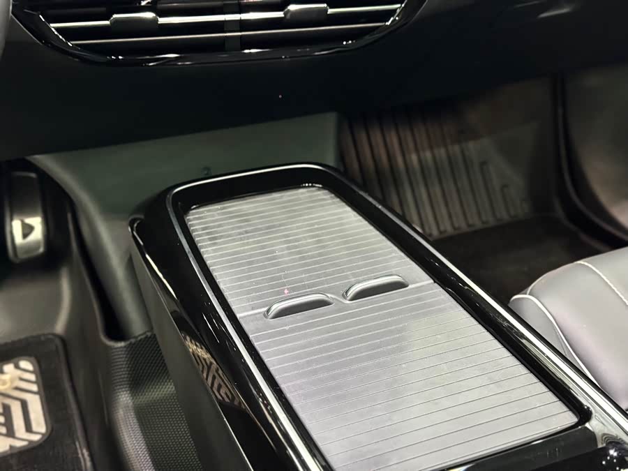 Volkswagen ID.4 X 2023 car image #18