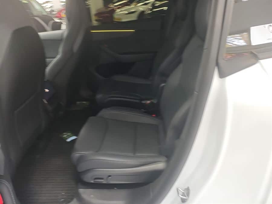 特斯拉 Model Y L 2025 汽车图片 #18