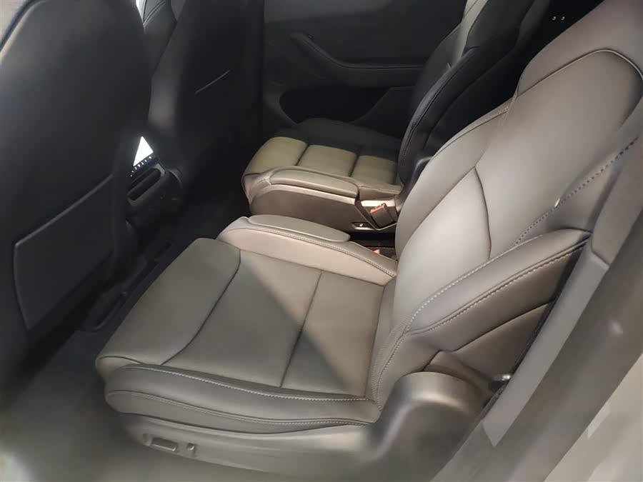 特斯拉 Model Y L 2025 汽车图片 #18