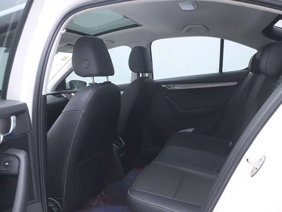 Skoda Octavia 2018 #18 Skoda Octavia 2018 car image #18