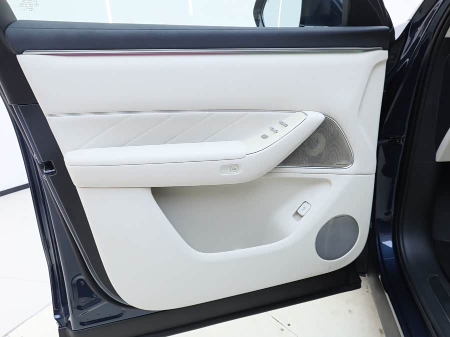 2025 car image #18