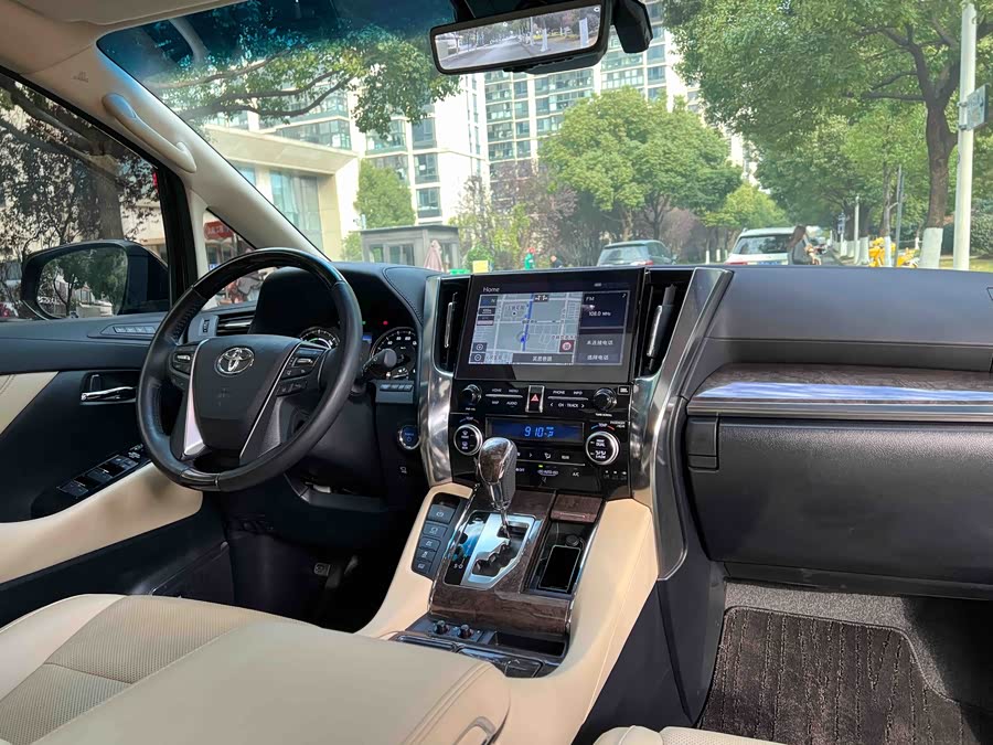 Toyota Alphard 2023 #18 Toyota Alphard 2023 car image #18