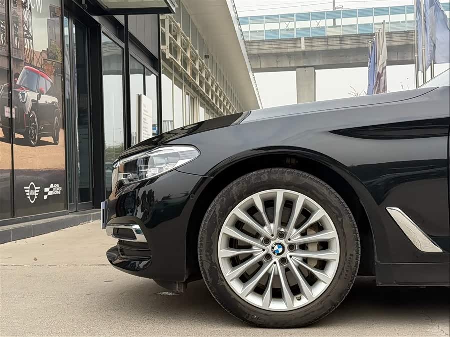 BMW 5 Series 2020 car image #18