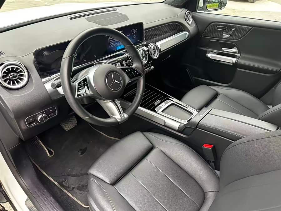 Mercedes-Benz GLB Class 2024 car image #18