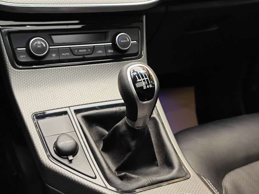GEELY 2017 car image #18