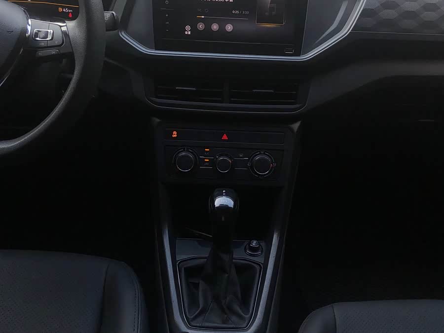 Volkswagen T-Cross 2023 #18 Volkswagen T-Cross 2023 car image #18