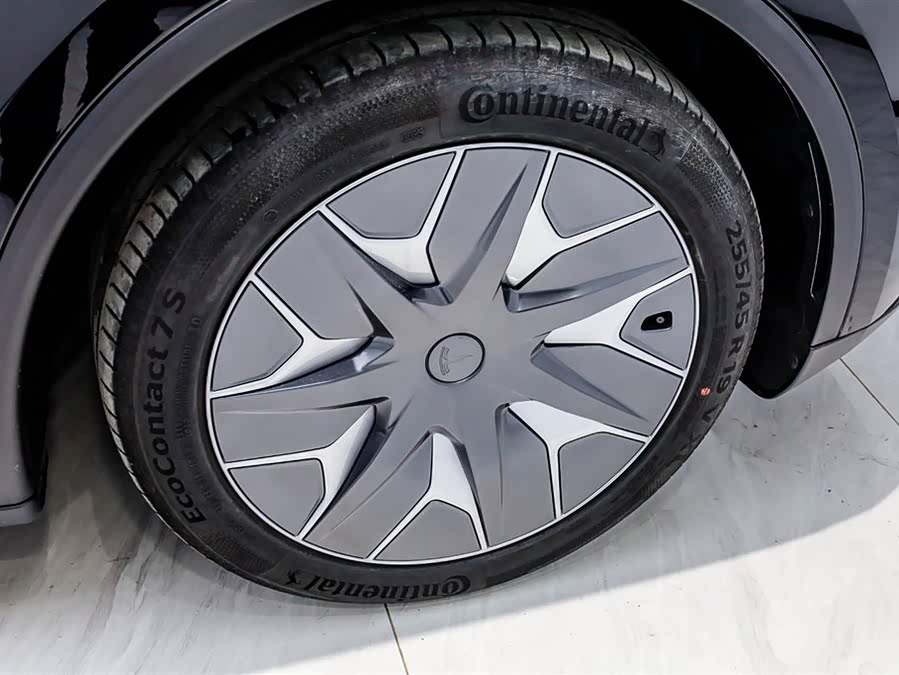 特斯拉 Model Y L 2025 汽车图片 #18