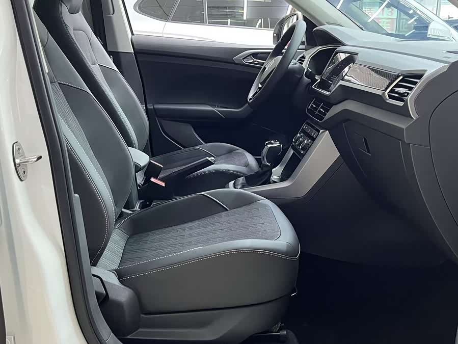 Volkswagen T-Cross 2021 car image #18