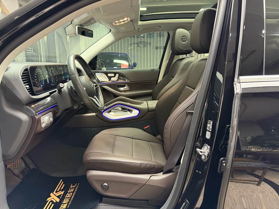 Mercedes-Benz GLE Class 2020 car image #18