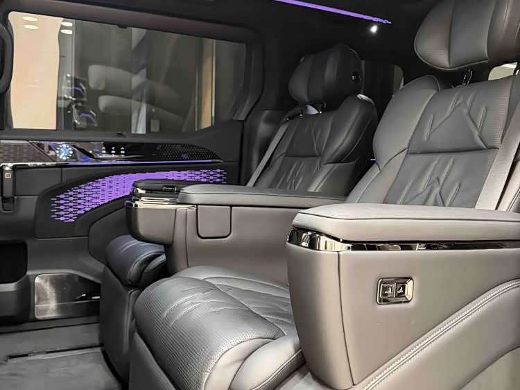 极氪 极氪009 2024 汽车图片 #18