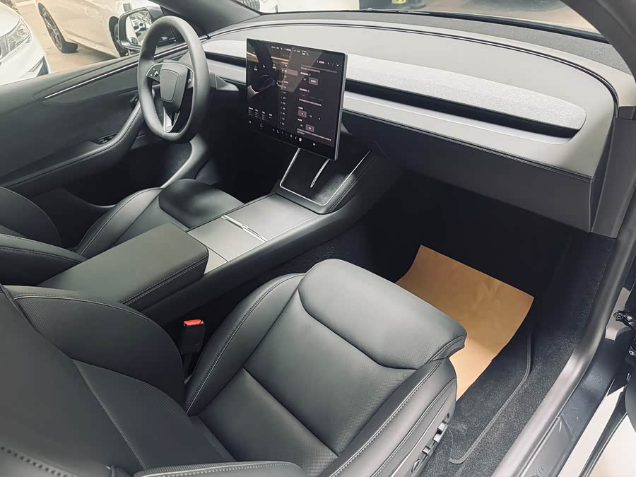 特斯拉 Model Y L 2025 汽车图片 #18