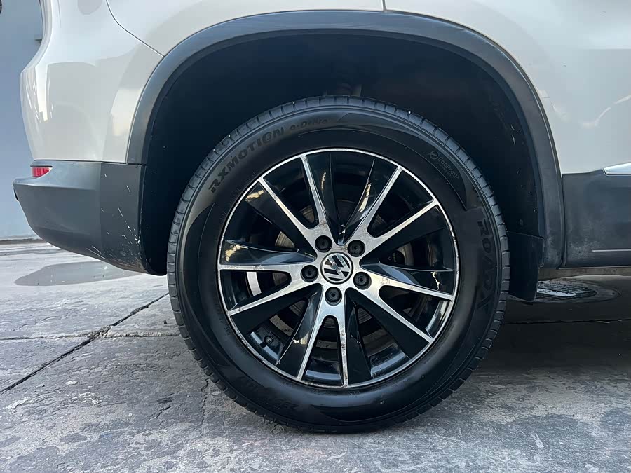 Volkswagen Tiguan 2015 car image #18