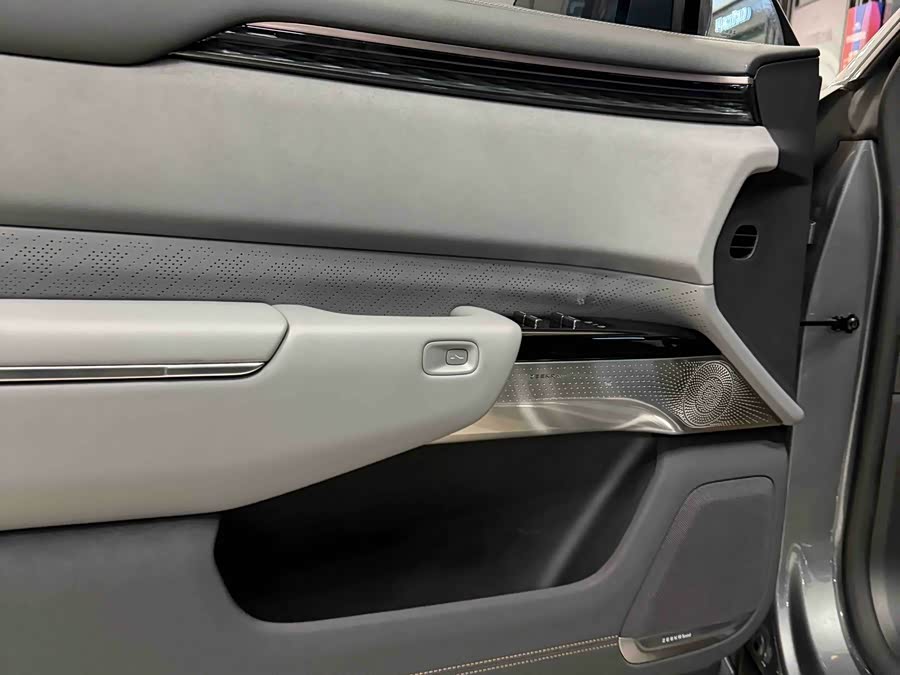 Zeekr 7X 2024 car image #18