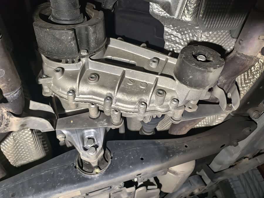 Volkswagen Touareg 2015 car image #18