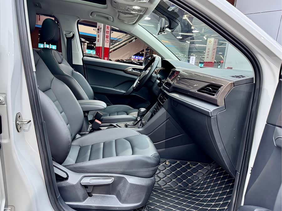 Volkswagen Tharu 2021 car image #18