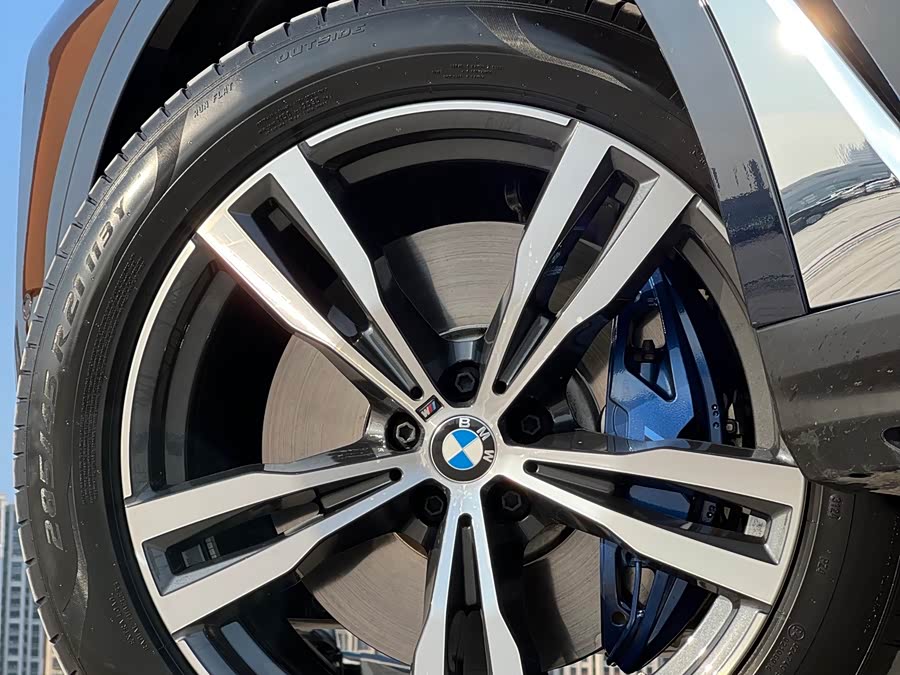 BMW X7 2024 car image #18