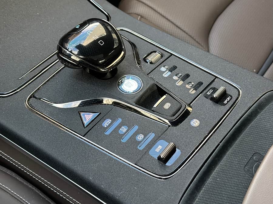 BYD Han 2023 car image #18