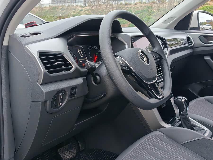 Volkswagen T-Cross 2021 #18 Volkswagen T-Cross 2021 car image #18