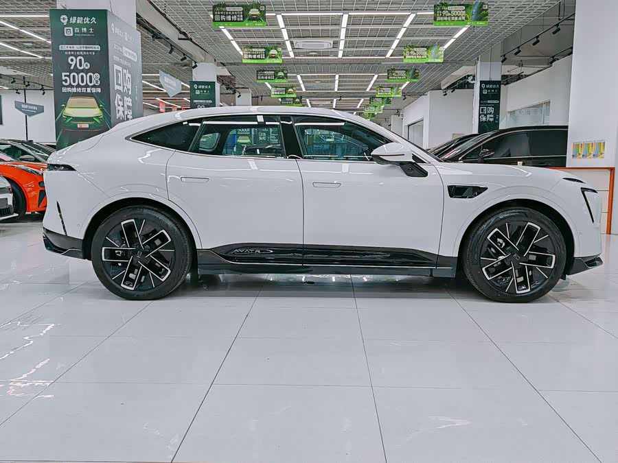 Avatr 11 2024 car image #18