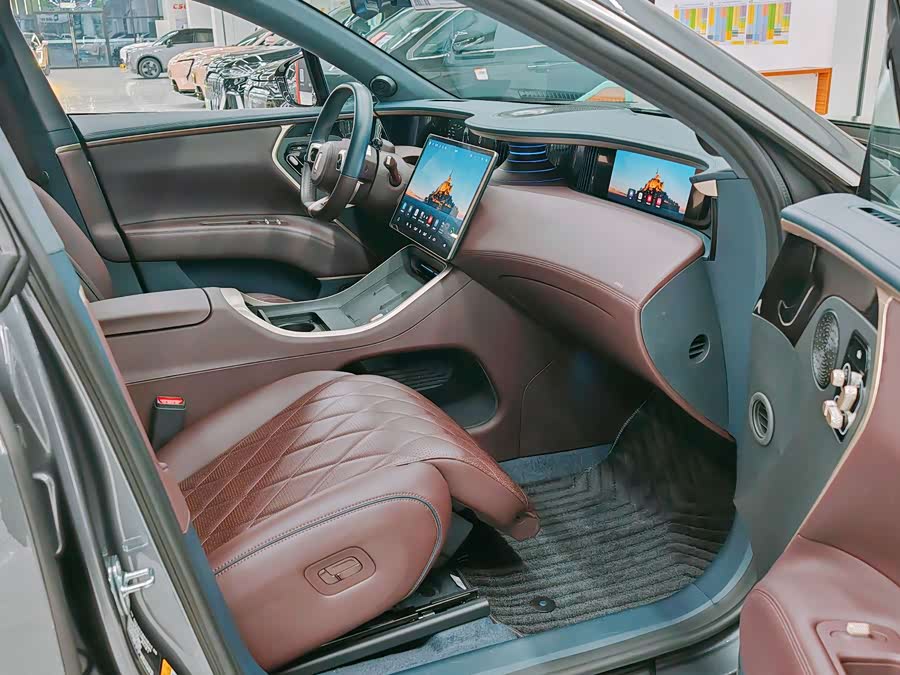 Avatr 11 2024 car image #18