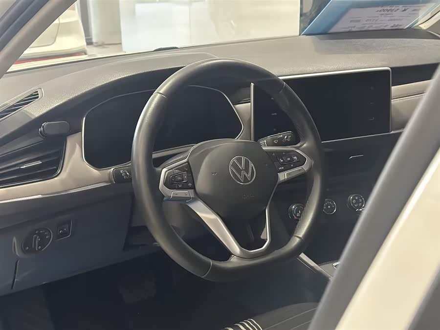 Volkswagen Bora 2024 car image #18