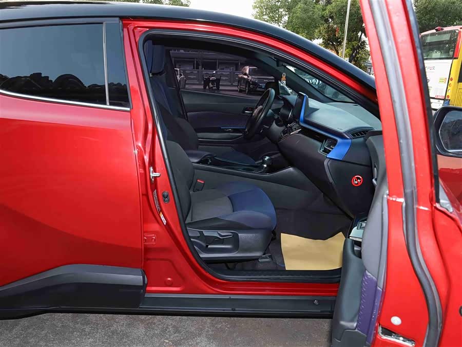 Toyota C-HR 2018 car image #18