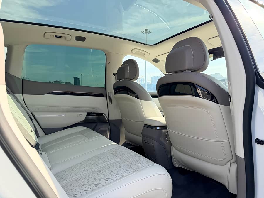 Zeekr 7X 2024 car image #18