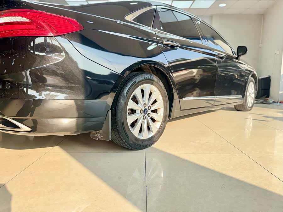 Ford Taurus 2016 car image #18