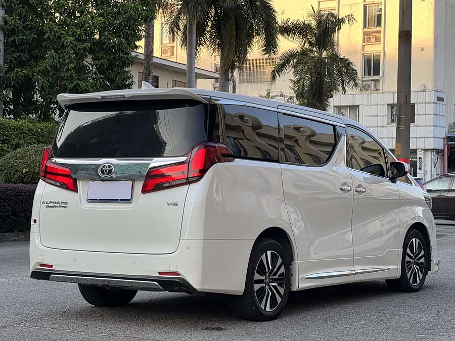 Toyota Alphard 2018 car image #18