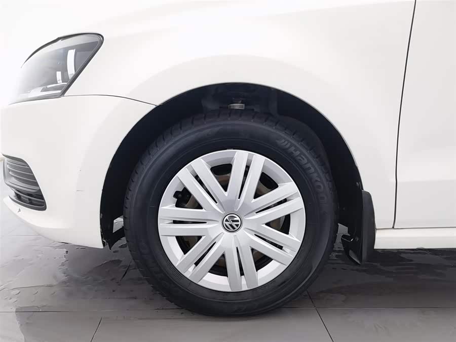 Volkswagen Polo 2014 car image #18