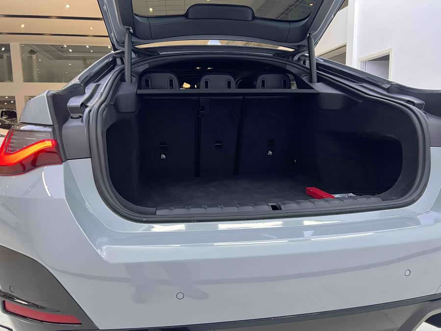 BMW i4 2022 car image #18