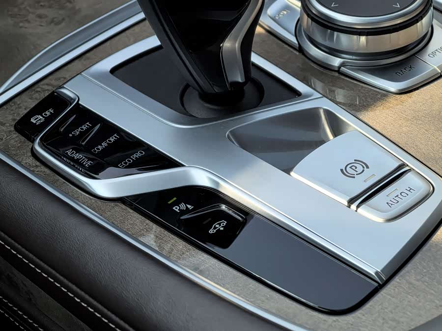 BMW 7 Series 2020 car image #18