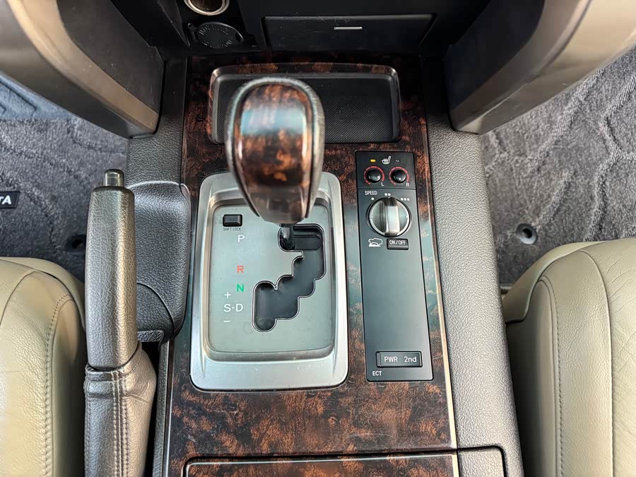 Toyota Land Cruiser 2008 car image #18