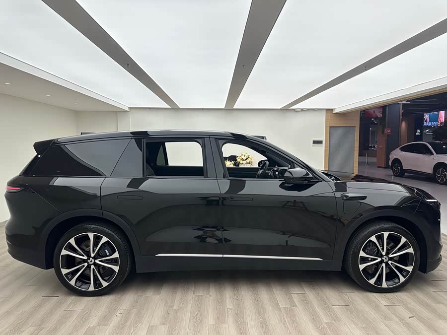NIO ES8 2023 car image #18