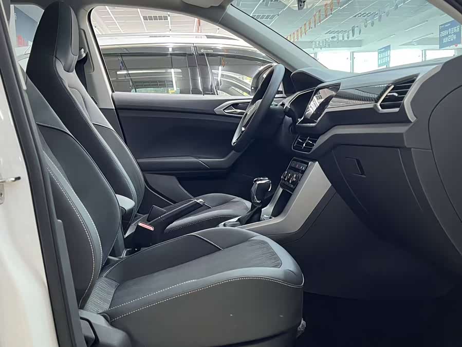 Volkswagen T-Cross 2021 car image #18