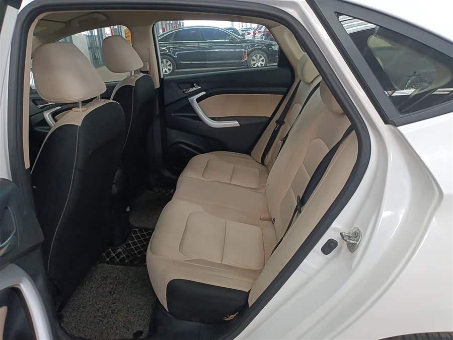 Changan Alsvin V7 2017 car image #18