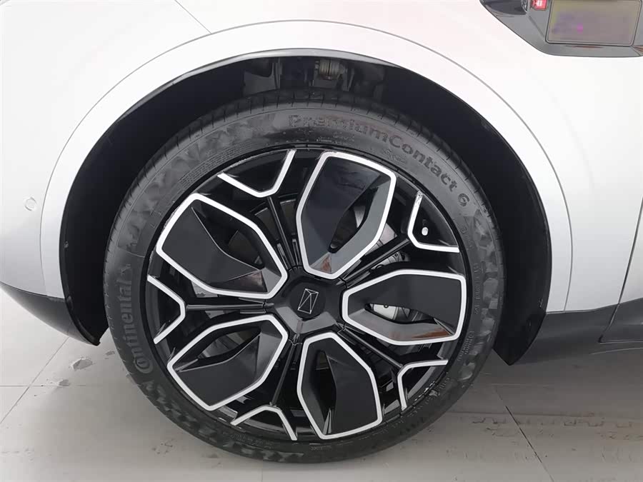 Avatr 11 2023 car image #18