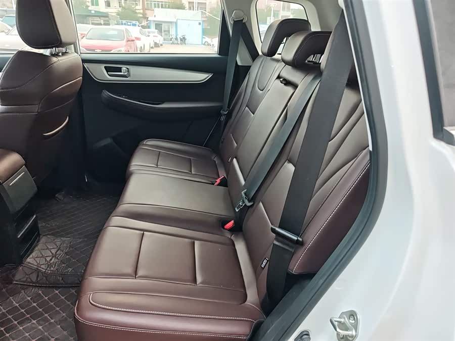 Forthing T5 2022 immagine di auto #18