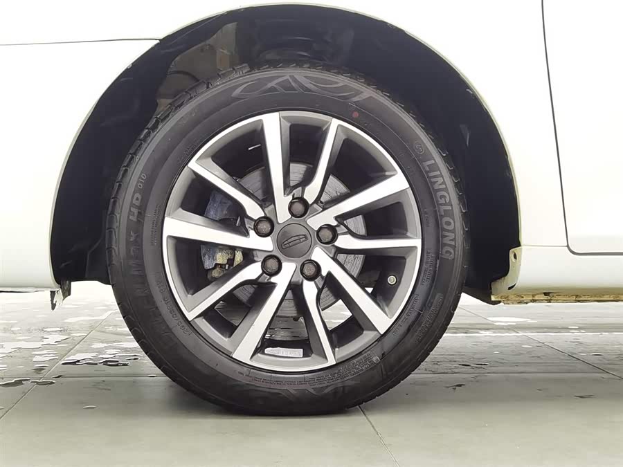 GEELY Emgrand 2015 car image #18