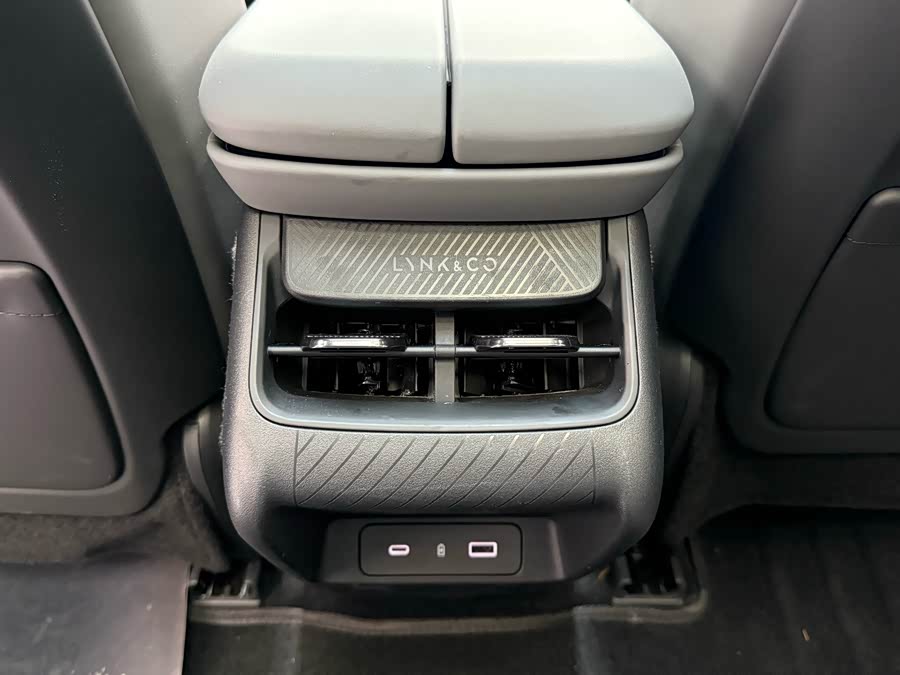 Lynk & Co 08 EM-P 2024 #18 Lynk & Co 08 EM-P 2024 car image #18