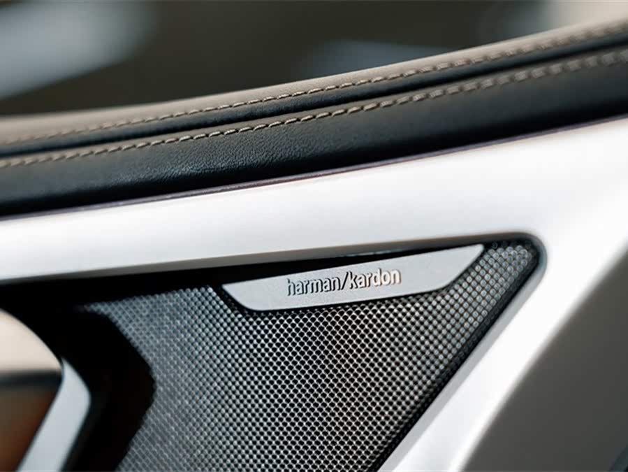 BMW 8 Series 2022 car image #18