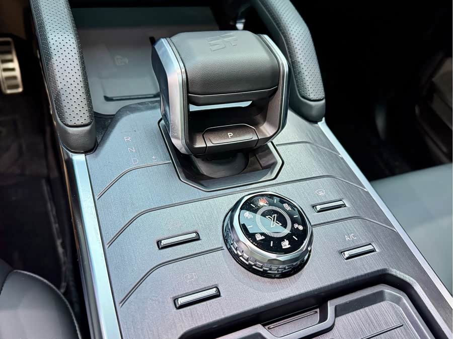 Jetour Traveller 2023 car image #18